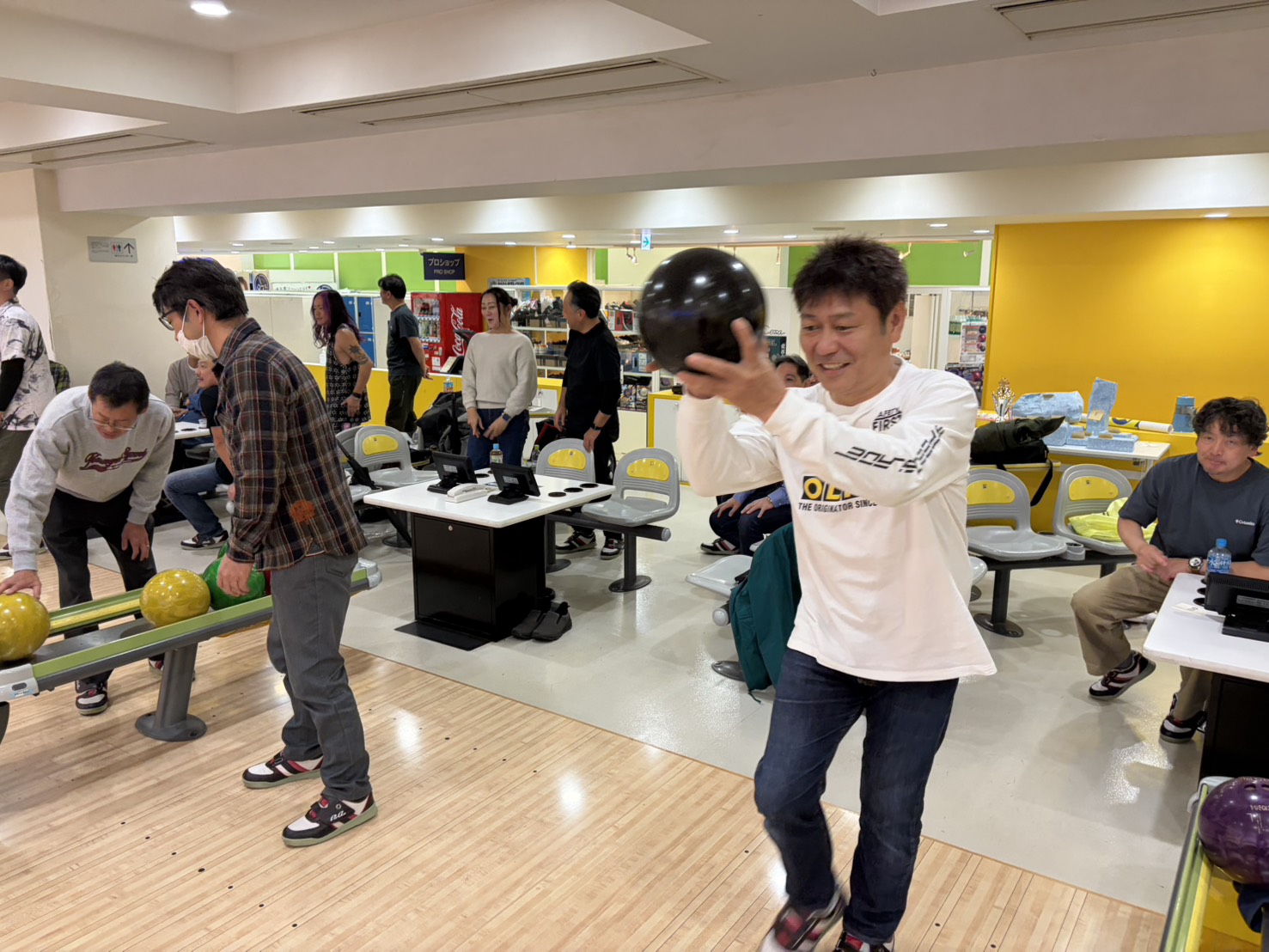 ボウリング大会を開催、仲間のつながりを強め 画像